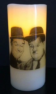 LAUREL AND HARDY ELECTRONIC FLICKERING CANDLE b/w - Foto 1 di 1