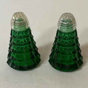 Vintage grüne Salz & Pfefferstreuer aus Glas mit Vertiefung gerippt Art Deco 3" hoch - Bild 1 von 4