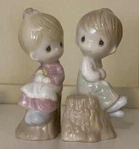 Precious Moments Salt and Pepper Shaker Vintage No Box - Picture 1 of 5