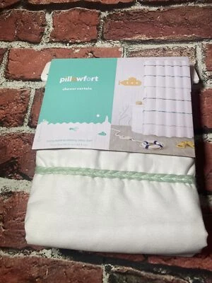 "Cortina de ducha de tela Pillowfort - Raya verde con borlas - 72"" x 72"" NUEVA" Foto 1 de 2