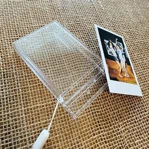 Mini soporte y cordón Instax para caja de fotos se adapta a 10 fotos de 2x3" - Imagen 1 de 4