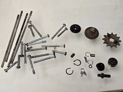 1970 Honda CL70K1 Scrambler Engine Motor Assorted MISC Hardware HM 111 CL 70 K1 Foto 1 de 4