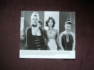 AHNA CAPRI: Enter The Dragon B/W Movie Photo 1973 Warner Brothers 8" x 9.5" - Picture 1 of 3