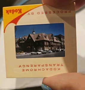 #DT 35mm slide - Vintage - Collectibles - Photo - neat building classic cars - Picture 1 of 1