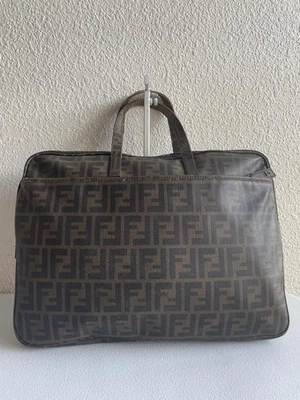 FENDI Bolso de Mano Estuche para PC Bolso de Negocios Patrón de Zucca Logo Oficina Elegante Elegante Foto 1 de 4