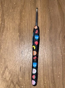Preowned Multi Character Pac-Man Wobble Ergonomic Crochet Hook 4.0mm - Picture 1 of 3