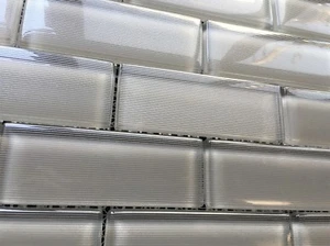Mardi Gras 1-1/2" x 4" Toulouse Striped Glass Mosaic Kitchen Wall Tile - Picture 1 of 8