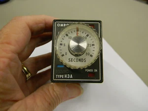 Omron H3A Time Delay Relay 100Vac P3A - Picture 1 of 3