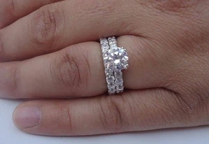 ANILLO Y BANDA DE BODA DE PLATA ESTERLINA 925 CON DIAMANTE SIMULANTE DE LABORATORIO DE 5,50 QUILATES - Imagen 1 de 12