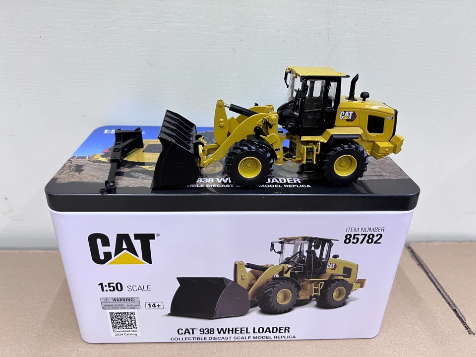 Caterpillar Cat 938 Compact Wheel Loader 1 50 DieCast Masters DM 85782