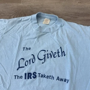 T-shirt vintage The Lord Giveth The IRS Taketh Away punto singolo uomo L USA - Foto 1 di 8