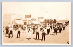 Postal K1/Grandview Washington RPPC c1910 Parade Band Haskins 289 - Imagen 1 de 4