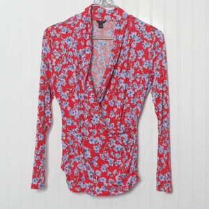Ann Taylor Red Blue Floral VNeck Side Ruched Long Sleeve Modal Top Small - Picture 1 of 8