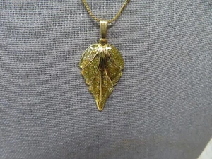 Collana 18" tono oro ciondolo disegno foglia catena delicata - Foto 1 di 4