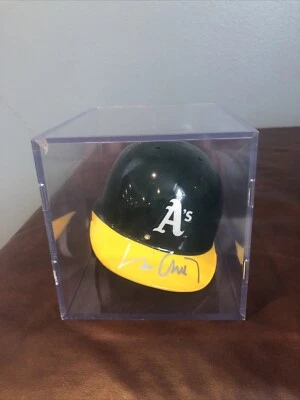 Minicasco firmado por Eric Chávez de Atletismo de Oakland 2002 TOPPS Reserva Béisbol Automático Foto 1 de 3