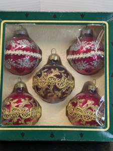 Juego de 5 adornos navideños vintage de vidrio con diseño de brillo dorado y plateado - Imagen 1 de 11