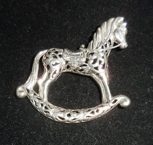 VINTAGE SIGNED J CLAIRE STERLING SILVER BROOCH ROCKING HORSE FIGURINE 9.8 GRMS - Picture 1 of 7