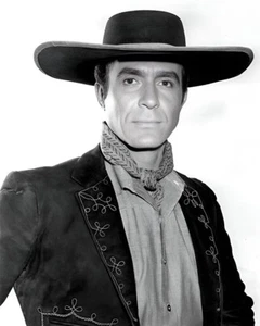 Ricardo Montalbán - 8 1/2 X 11 - Reimpresión - Imagen 1 de 1