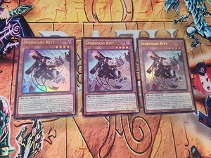 3x Springans Kitt 1° Edizione Ultra Rara CH01-EN007 Playset X3 NM  - Foto 1 di 1