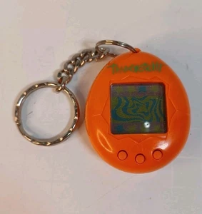 Bandai Vintage Originale TamaGotchi Arancione 1997 Inglese - Foto 1 di 2