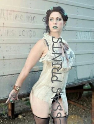 丹妮尔·科尔比照片复制品 8.5 英寸 X 11 — 第 1/4 张图片