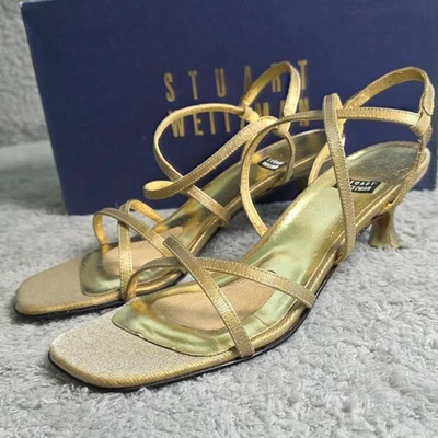 De colección NUEVAS Sandalias Stuart Weitzman Doradas Mate Tacón Lamé 7 AA Zapatos con Tiras Foto 1 de 4