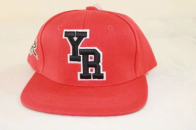 YOUNG & RECKLESS "YR" LETTERMAN ROJO AJUSTABLE TALLA ÚNICA BILLETE PLANO GORRA/SOMBRERO  Foto 1 de 4