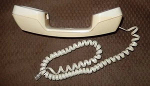 AT&T K2M2 Telephone Receiver Handset Off White Beige With Cord - Zdjęcie 1 z 1