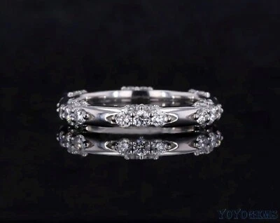 Alianza de boda Moissanite Eternity 0,90 quilates corte redondo VVS1 oro blanco sólido 14K Foto 1 de 4