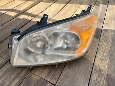 Conjunto de faros lado del conductor izquierdo Toyota RAV4 2009-2012  Foto 1 de 4