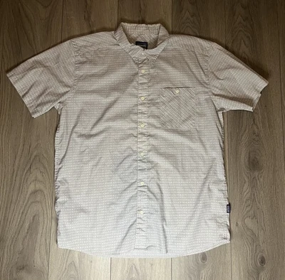 Men’s Patagonia Go-To Shirt Large Grey Short Sleeve Button Organic Cotton 52691 - Image 1 of 4