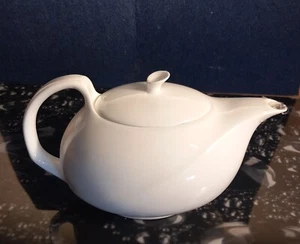 Teapot, Wedgwood, Shape 225, Bone China, Made IN England, Like New, Number 121 - Picture 1 of 4