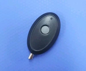 AUDIOVOX KEYLESS ENTRY REMOTE KEY FOB FCC ID: ELVATCC AVX-1B4S - Picture 1 of 2