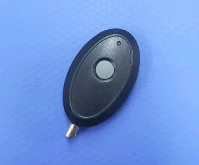 AUDIOVOX KEYLESS ENTRY REMOTE KEY FOB FCC ID: ELVATCC AVX-1B4S - Image 1 of 2