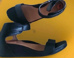 Gentle Souls by Kenneth Cole Black Leather Ankle Strap Wedge Platform 9.5 M NEW - Picture 1 of 7