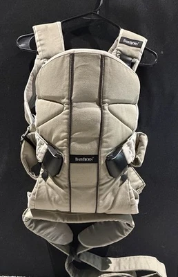 BABYBJORN Carrier ONE tela de algodón tostado Foto 1 de 3