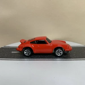 1995 Hot Wheels #590 Porsche 911 Coupe Red w/Chrome 5sp & Metal Base 1:64 NM - Picture 1 of 12