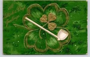 POSTCARD ST. PATRICKS DAY A GREETINGS SHAMROCK 8 PIPE EMBOSSED - 1910 - Picture 1 of 2