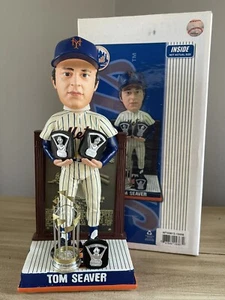 TOM SEAVER New York Mets 1969 WS Trophy & 3x Cy Young HOF Plaque Bobblehead NIB! - Picture 1 of 2