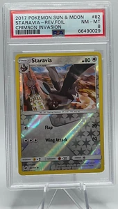 Pokémon Sun & Moon Crimson Invasion #82 Staravia 2017 lámina inversa PSA 8 casi nuevo-como nuevo - Imagen 1 de 2