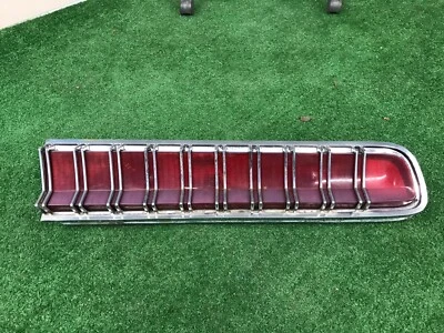 Montaje de luz trasera derecha Mercury Cougar 1970 "OEM"--D0WB-13440-A SAE-TSDB-69CR Foto 1 de 4