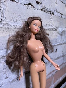 Muñeca Barbie vintage Mattel 1966 larga rizada morena tachuela dorada - Imagen 1 de 6