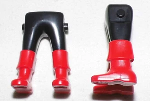 11916V, 2x Lange Hose, schwarz, Stulpenstiefel, rot - Bild 1 von 1