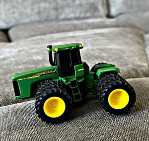 1:64 ERTL JOHN DEERE TRACTOR W/TRIPLES #9420 4WD COLLECTIBLE REPLICA MAINSTREET - Picture 1 of 10