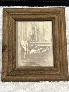 Mann badet in Holzwanne - Rolland Hendrickson 70er Jahre gerahmter Sepia Druck - Bild 1 von 7