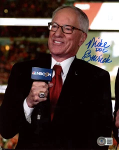 MIKE DOC EMRICK SIGNED 8x10 PHOTO CELEBRATED HOCKEY ANNOUNCER NBC BECKETT BAS - Picture 1 of 2