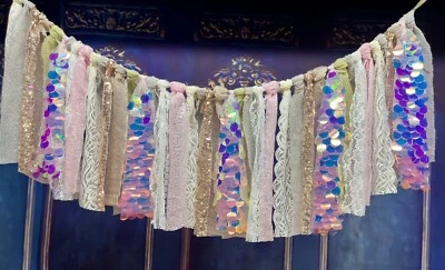 Guirnalda infantil de tela hecha a mano Shimmer Shabby chic. Tutú brillante para trona Foto 1 de 3