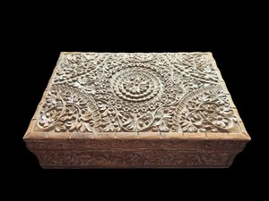 Joyero vintage intrincadamente tallado a mano madera ornamentada mandala floral 12x8x3,25 - Imagen 1 de 6
