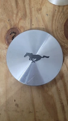 Tapacubos central de rueda Ford Mustang 1996-1998 17"" F7ZC-1A096-AA Foto 1 de 2