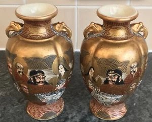 SIGNED PAIR of antique SATSUMA pottery 1000 FACES IMMORTALS & DRAGON VASES - Picture 1 of 10